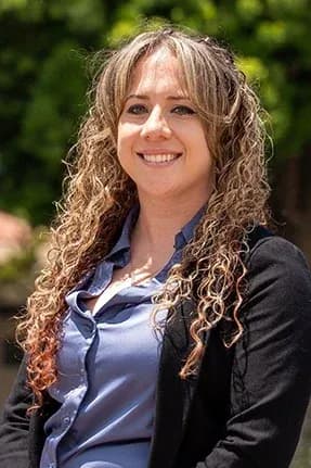 Headshot of Jenn Shue