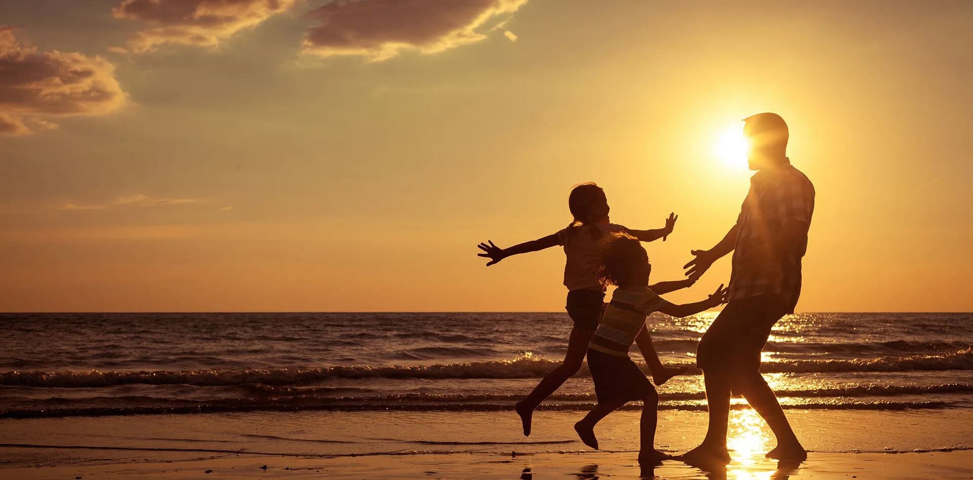 Family on the beach — healthy families at Discover Chiropractic, San Jose CA